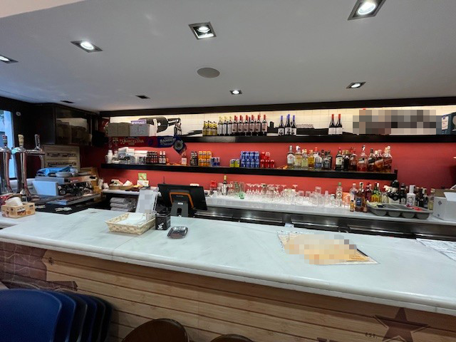 Oportunidad Comercial en Les Corts: Traspaso de Frankfurt con Licencia C3 - Arcadia Barcelona