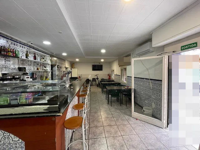 Oportunidad de Negocio: Traspaso de Bar C1 con Salida de Humos en La Pau (Badalona) - Arcadia Barcelona