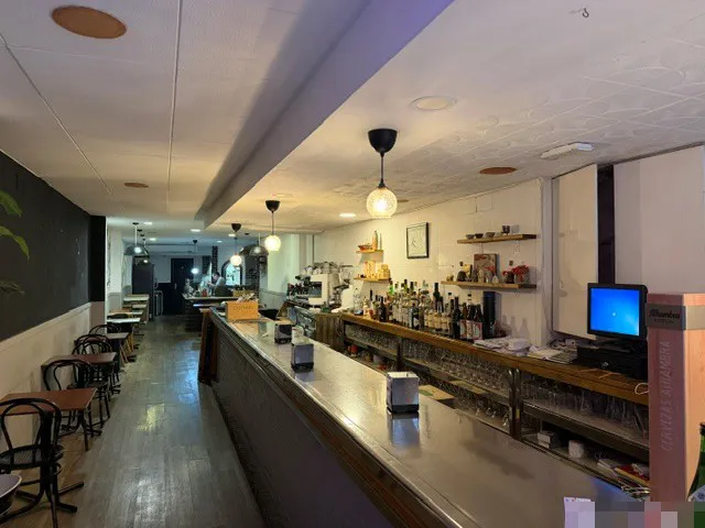 ¡Oportunidad de Traspaso! Restaurante con Licencia C3 Mixta junto al Camp Nou (Sants / Les Corts) - Arcadia Barcelona