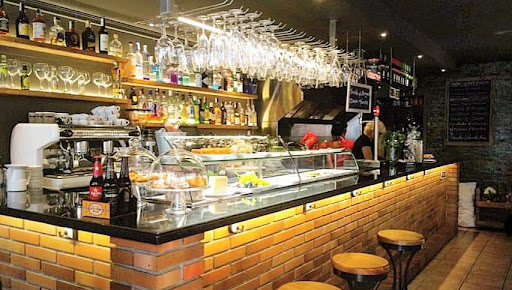 Traspaso de restaurante con salida de humos en el centro de Badalona