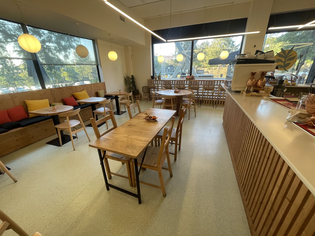 Traspaso C3 Nuevo en Mas Lluhí con Terraza para 96 personas